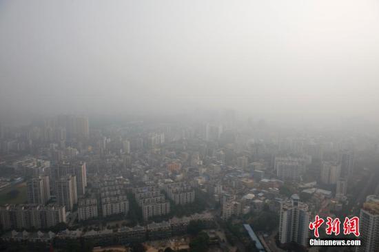 專家談大氣污染防治法 立法過(guò)程有批評(píng)意見(jiàn)很正?！髿庵卫淼某志脩?zhàn)